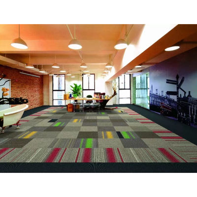 Op maat gemaakte 50x50 Nylon Printing Hotel Carpet Tile voor kantoor- en commerciële vloeren