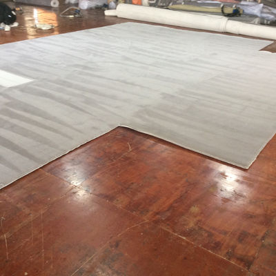 In de woonkamer Koffietafel Etnische ronde beddepotten Handgemaakte vloermat Moos bos