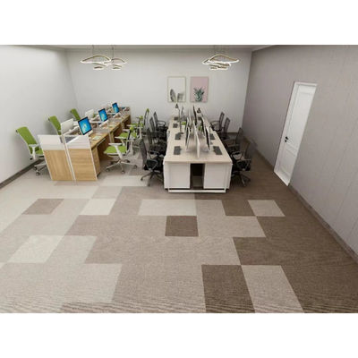 Een oplossing voor kantoorvloeren met puzzelpatroon en laagstapelhoogte nylon tapijttegels