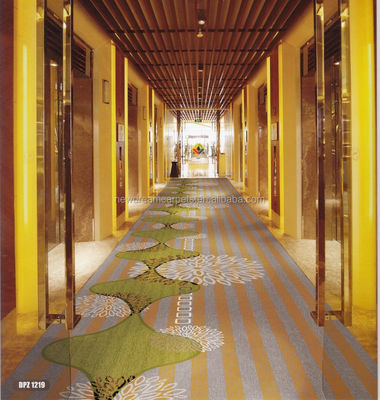 Machinaal vervaardigd tapijt voor een hotelcorridor in Jacquard-stijl voor uw behoeften