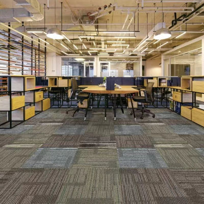 Commerciële kantoren modulaire PE rugtapijttegels 50x50 met puzzel met vierkantpatroon