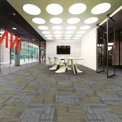 Commerciële kantoren modulaire PE rugtapijttegels 50x50 met puzzel met vierkantpatroon