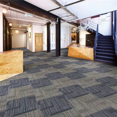 Commerciële kantoren modulaire PE rugtapijttegels 50x50 met puzzel met vierkantpatroon