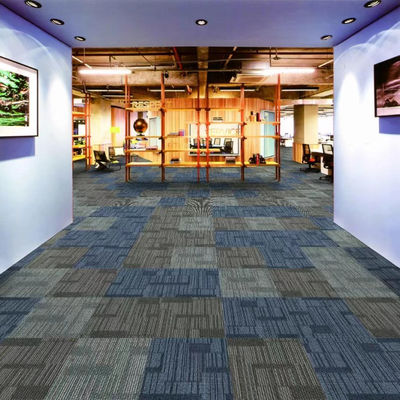 550 ± 5% Tufted Level Loop Nylon Carpet Tiles voor moderne commerciële kantoren en scholen