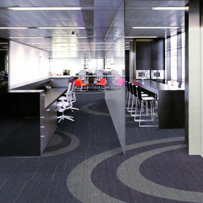 Vierkante PE-tefel met achterkant van nylontapijt 50x50 voor commercieel kantoor in modulair ontwerp