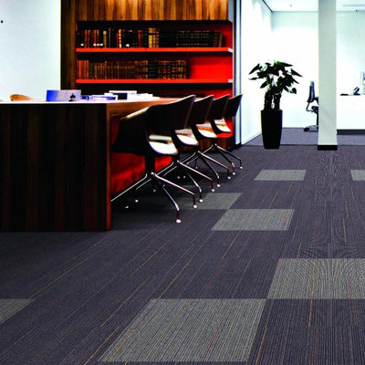 Vierkante PE-tefel met achterkant van nylontapijt 50x50 voor commercieel kantoor in modulair ontwerp