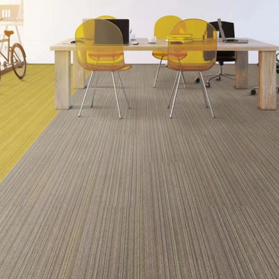 Moderne nylon tapijttegels voor commerciële kantoren 3,5 mm Stapelhoogte 550 g Tuft gewicht